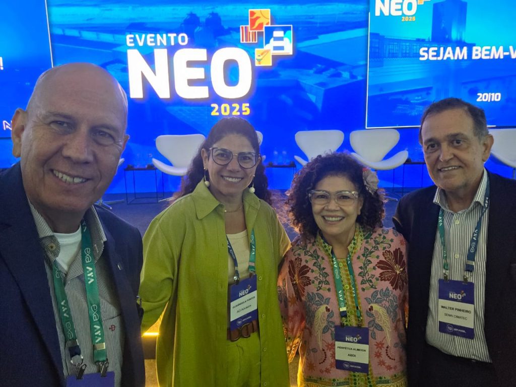 Com Elisângela Pontes, Perpetia Almeida- Diretora de Gestão da ABDI e Walter Pinheiro-  Diretor de Relações Institucionais e Governamentais do Senai Cimatec.